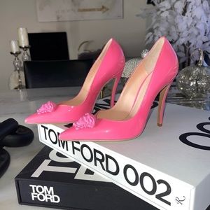 New Versace Pink Palazzo Medusa Patent Leather Pointed Toe Pump Womens 37.5